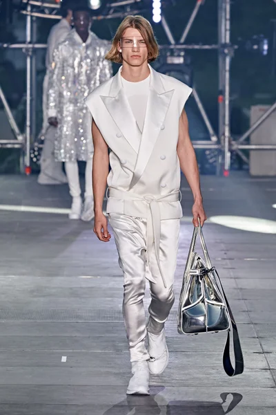 Look 4